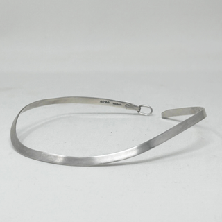 Clasped silver choker