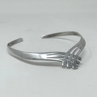 Adjustable open-end Silver Choker with weaving detail