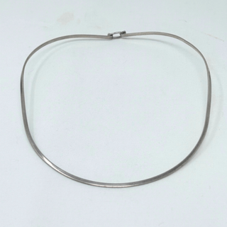 Silver choker with clasp