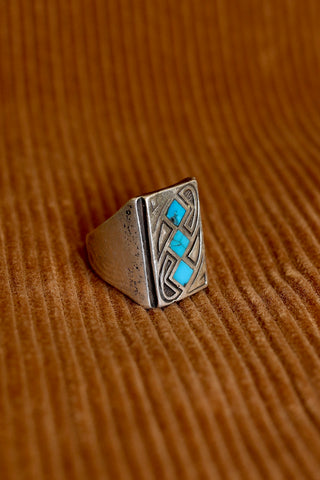 Vintage sterling silver ring with turquoise