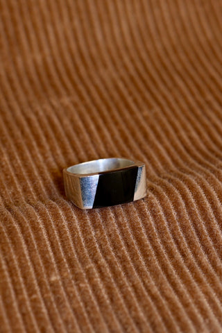 Vintage sterling silver ring with onyx
