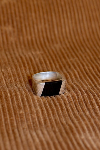 Vintage sterling silver ring with onyx
