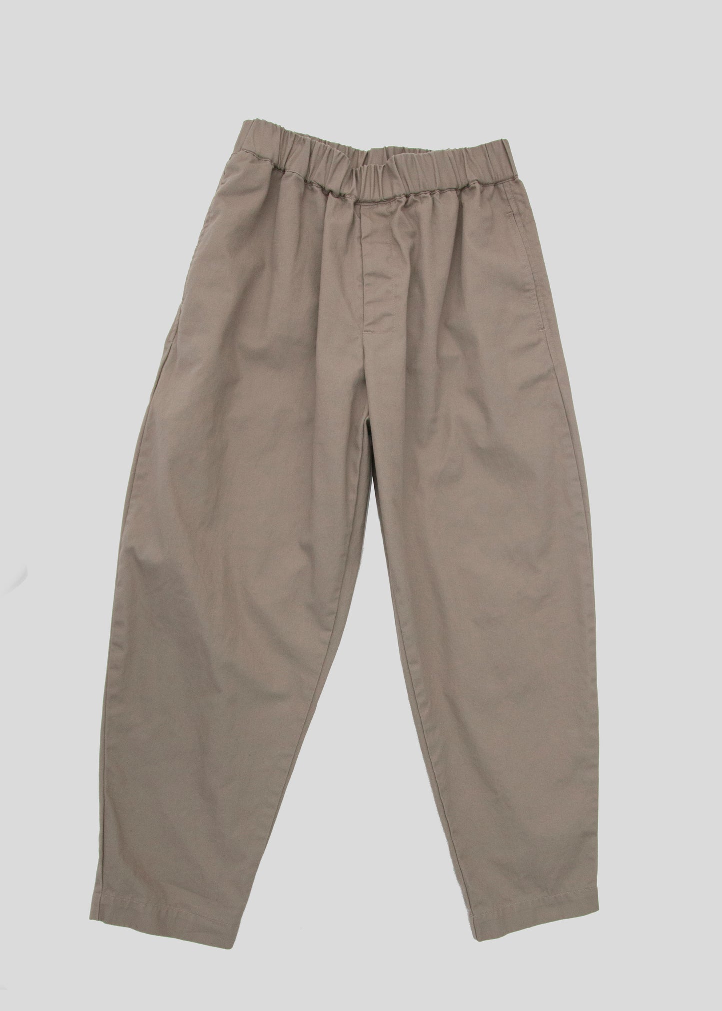 Front flat lay of gathered pants in color khaki
