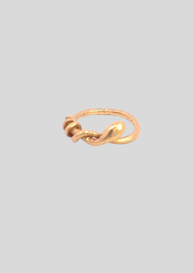 Vintage twisted pinky ring front
