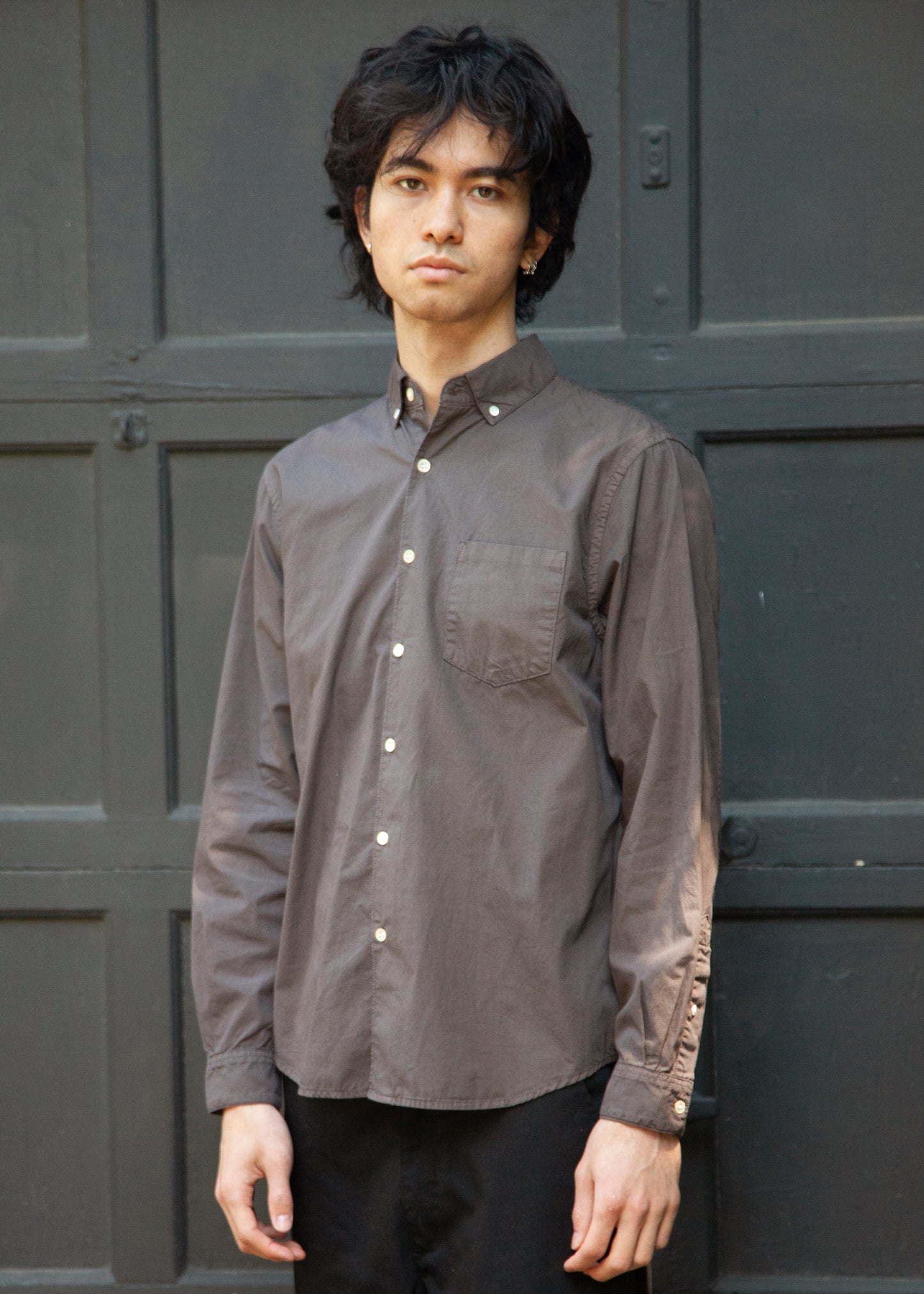 Washed poplin shirt color coffee on model  front