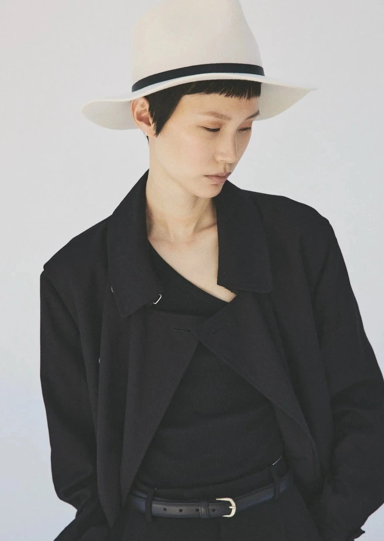 Model wearing Luca Fedora hat in color cream  front